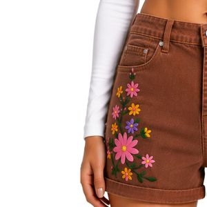Shorts de Mezclilla de Cintura Alta para Mujer, Color Marrón Chocolate, con Bordado Floral Colorido, Shorts Casuales de Verano, Elásticos, Personalizados OEM ODM - Product Image 3