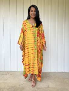 Vestido Kaftán Tie Dye Amarillo, Rojo y Verde con Botones Delanteros para Playa, Resort o Salón - Product Image 4