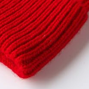 Bonnet en tricot rouge premium avec logo personnalisé, chaud, doux, extensible, à revers, unisexe, décontracté, pour l'extérieur - Product Image 2