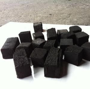Briquettes de charbon de bois noir thaïlandais 100 % naturel, sans fumée et fabriquées à partir de coquilles de noix de coco - Product Image 4
