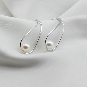 Atractivos Pendientes de Plata 925 con Perlas Redondas Limpias de 8-9 mm, Diseño Simple y Elegante, Gancho Exagerado - Product Image 2