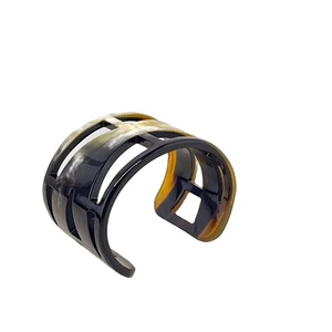 Pulsera blanca de cuerno de búfalo natural hecha a mano al por mayor, brazalete pulido elegante para decoración del hogar de Mehak Impex - Product Image 1