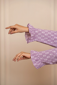 ชุดเซ็ตผ้าฝ้ายพิมพ์ลายบล็อกสำหรับผู้หญิง |   เสื้อเชิ้ตแขนยาวติดกระดุมและกางเกงขาสั้นระบายชาย |   ชุดลำลองสองชิ้นสำหรับผู้หญิง - Product Image 5