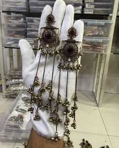 Boucles d'oreilles pendantes Ghungroo à pampilles, plaquées or antique, avec pierres rondes, style indien traditionnel, bijoux de grossiste - Product Image 5