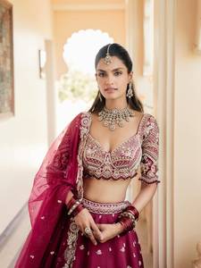 Ensemble de Lehenga en soie Malai avec broderie Zari, travail de sequins et travail Dori, chemisier en satin Malai et dupatta en soie - Product Image 3