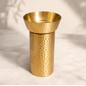 Quemador de Incienso de Latón Dorado Hecho a Mano con Textura Martillada para Uso en Aromaterapia, Apto para Todas las Estaciones - Product Image 1