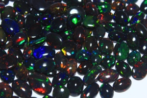 Opale naturelle éthiopienne fumée traitée 5*3mm, cabochon ovale, qualité supérieure, jeu de couleurs, pour la création de bijoux - Product Image 4