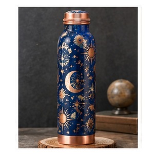 Bouteille d'eau en cuivre à motif géométrique moderne avec couvercle en cuivre, vaisselle de voyage portable - Product Image 4