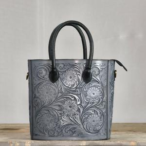 Bolso Tote de Cuero Genuino con Grabado Floral, Dos Asas, Cierre de Cremallera, para Uso Diario en Todas las Estaciones - Product Image 2