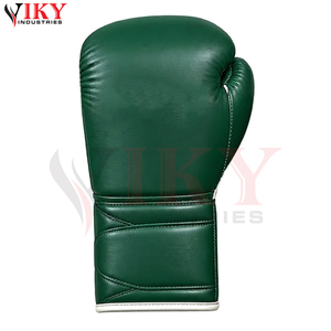Ensembles de boxe en cuir véritable vert forêt avec bordure blanche, personnalisables avec votre propre marque, comprenant des gants de boxe et un protège-tête intégral. - Product Image 5