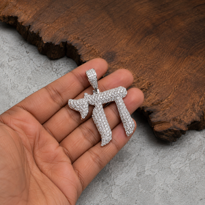 Pendentif Chai en Argent 925 Personnalisé en Gros, Micro-Pavé Moissanite, Lettre Hébraïque, Bijoux Hip Hop - Product Image 3