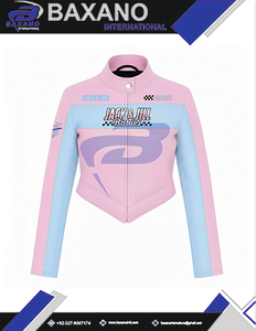 แจ็คแอนด์จิล ออฟ อเมริกา ซอร์โรริตี้ เสื้อแจ็คเก็ตหนัง PU คุณภาพสูง ทรงครอปเข้ารูป แจ็คเก็ตสไตล์เรซซิ่ง  รับสั่งทำโลโก้ได้ - Product Image 5