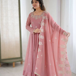 Elegante Conjunto de Tres Piezas Anarkali de Diseño Moderno con Bordado de Lentejuelas para Mujer, de Secado Rápido, para Todas las Temporadas, Bodas, Fiestas y Eventos, Ramdev - Product Image 1