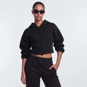 Sweat-shirt à capuche court noir pour femme en molleton anti-plis, à manches longues, avec fermeture éclair, décontracté, pour l'hiver, respirant, tricoté, avec cordon de serrage - Product Image 1