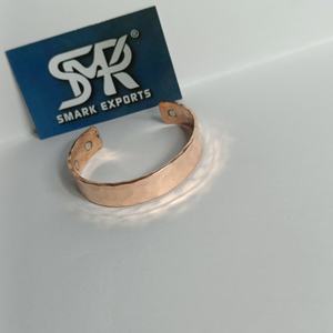 Brazalete de Cobre Magnético Ancho Tradicional Hecho a Mano con Acabado Liso, Joyería Curativa Ligera y Ajustable - Product Image 6