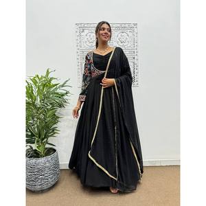 Robe Anarkali de soirée XL de créateur avec dupatta style pantalon pour un look élégant - Product Image 6