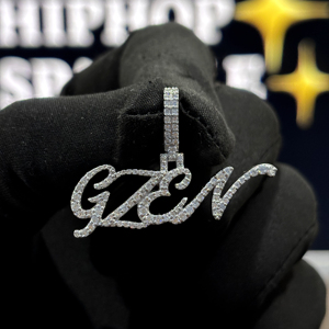 Colgante Personalizado con Inicial, Plata de Ley 925, Moissanita VVS, Letra Escrita con Incrustaciones de Diamantes, Amuleto para Collar - Product Image 3