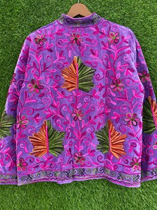 Chaqueta Bohemia de Terciopelo Morado con Bordado Suzani, Motivo Floral Multicolor, Moda Étnica, Ropa de Abrigo de Primavera - Product Image 2