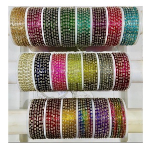 Ensemble de bracelets en verre multicolores Braj Sundari, bijoux de mariage traditionnels indiens pour femmes, à utiliser pour un mariage, en vente - Product Image 2