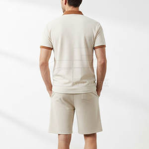 Ensemble short deux pièces pour homme, conçu pour le confort, la flexibilité et la respirabilité lors de la course à pied, de la gym ou des activités estivales. - Product Image 4