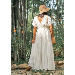 Robe longue bohème blanche pour femme, col en V, fluide, avec ceinture, idéale pour l'été et la plage - Product Image 4