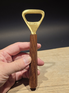 Abridor de botellas de calidad premium con mango de madera, diseño artesanal, accesorio para bares, restaurantes, cafeterías y eventos especiales. - Product Image 5