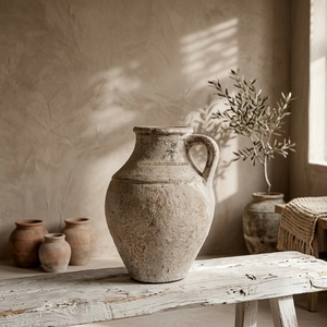 Vase Pichet Rustique en Terre Cuite Saloe avec Poignée, Artisanat en Céramique Décorative pour Table, Couleur Crème Vieilli - Product Image 3