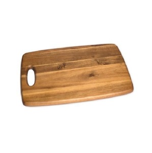 Planche en bois intemporelle conçue pour couper, trancher et servir les repas, offrant robustesse, durabilité et une beauté naturelle pour la cuisine - Product Image 6