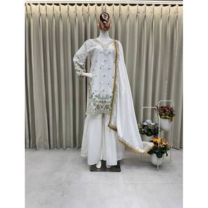 Hermoso Conjunto de Fiesta con Top y Pantalón con Dupatta, Talla XL - Product Image 1