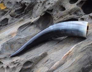 Cuerno de búfalo vikingo tallado a mano, estilo amoroso hecho a mano - Product Image 2