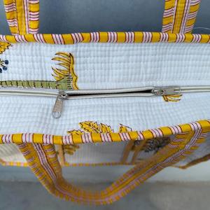 Sac fourre-tout en coton brodé motif palmier jaune CRAFT HACKLE, style bohème, fermeture ouverte, sac de plage d'été pour femme - Product Image 3