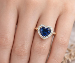 แหวนหมั้นเพชรโมอิสซาไนต์และไพลินสีน้ำเงินทรงหัวใจ เงินแท้ 925 แหวนหมั้นไพลิน แหวนครบรอบ - Product Image 2