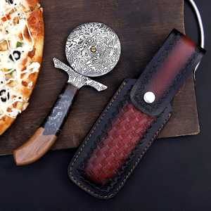 Couteau à pizza artisanal en acier inoxydable, manche en bois, OEM ODM personnalisable, haute qualité, respectueux de l'environnement - Product Image 1