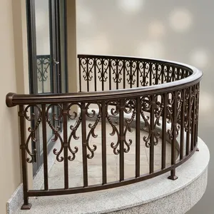 Rampe de balcon en fer forgé courbée et ornée, design complexe à motifs festonnés, clôture de terrasse extérieure classique, barre de sécurité en métal antirouille - Product Image 3