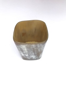 Vase en corne de buffle fait main, forme naturelle, récipient décoratif rustique pour la décoration de la maison - Product Image 6