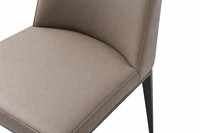 Chaise de salle à manger Ostuni moderne en cuir PU rembourrée, pieds en métal noir, base en métal robuste pour hôtel, restaurant, villa, usage contractuel