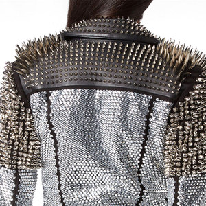 Blouson moto femme en cuir véritable argenté tressé à sequins avec clous et rivets, fermeture éclair, col rabattable, doublure en soie, séchage rapide, collection automne - Product Image 2