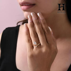 Anillo de diamantes asimétricos marquesa y pera cultivados en laboratorio, de oro amarillo, con diseño de vástago abierto y anillo cruzado, diamante certificado VVS EF, anillo Toi et Moi - Product Image 6