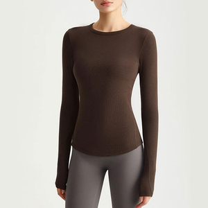 T-shirt de sport pour femme à compression haute élasticité, idéal pour le fitness, la course et la gym – Léger, respirant et performant - Product Image 3