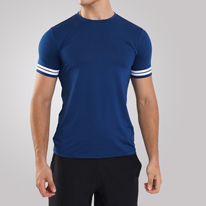 เสื้อยืดออกกำลังกายผู้ชาย OEM โพลีเอสเตอร์ยืดหยุ่น ระบายอากาศได้ดี สวมใส่สบาย น้ำหนักเบา เหมาะสำหรับการฝึกซ้อมฟิตเนส - Product Image 1