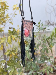 Sac à main multi-usages pour femme, petit format, élégant, en cuir sculpté à la main avec franges, transparent, pour téléphone - Product Image 2