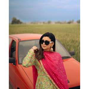 ชุดสตรีดีไซน์เนอร์ชุดปาร์ตี้ที่มีสไตล์สวมใส่กับด้านล่างและ dupatta - Product Image 2