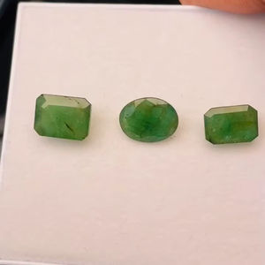 มรกตธรรมชาติจากแซมเบีย 3 เม็ด น้ำหนัก 12.04 กะรัต คุณภาพดี พร้อมความเงางามและสีเขียวสวยงาม ขัดเงาอย่างสมบูรณ์แบบ เหมาะสำหรับทำเครื่องประดับ - Product Image 5
