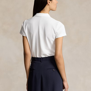 Polo femme blanc uni 100% coton 230 GSM, manches courtes, confortable et élégant, style streetwear. - Product Image 5