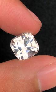 Piedra suelta de morganita natural con corte cojín para la elaboración de anillos y colgantes de joyería fina. - Product Image 3