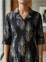 Robe ethnique noire imprimée pour femme, col chemise, manches trois quarts, coupe évasée, style décontracté et traditionnel pour le quotidien
