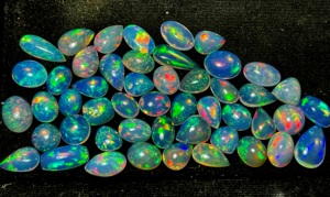 Lot de cabochons d'opale d'Éthiopie naturelle, petite taille, 0,50 à 1 carat, opale de feu authentique, pierre pour la création de bijoux - Product Image 1