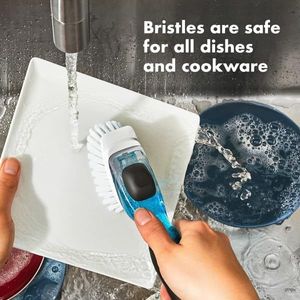 Brosse de nettoyage de cuisine For Good Grips avec distributeur de savon intégré - Product Image 3