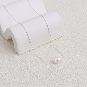 Collier en perles d'eau douce naturelles de forme rétro pour femmes, collier de clavicule haut de gamme, style simple pour accessoire de pull - Product Image 2