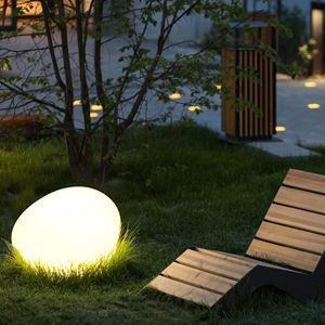 Lampada LED da Giardino a Forma di Ciottolo, Alimentata a Energia Solare - Product Image 4